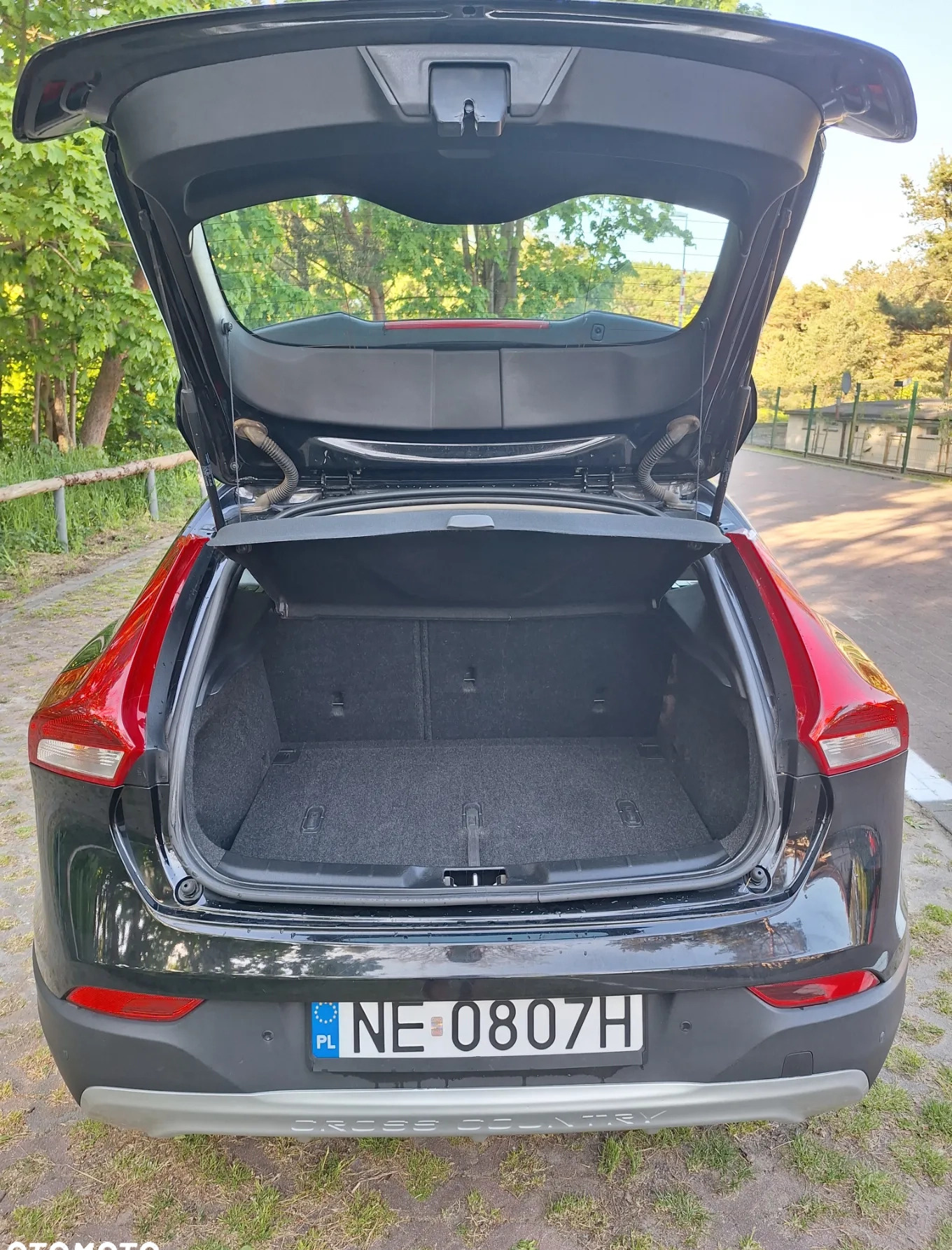 Volvo V40 cena 56900 przebieg: 132000, rok produkcji 2016 z Gdynia małe 254